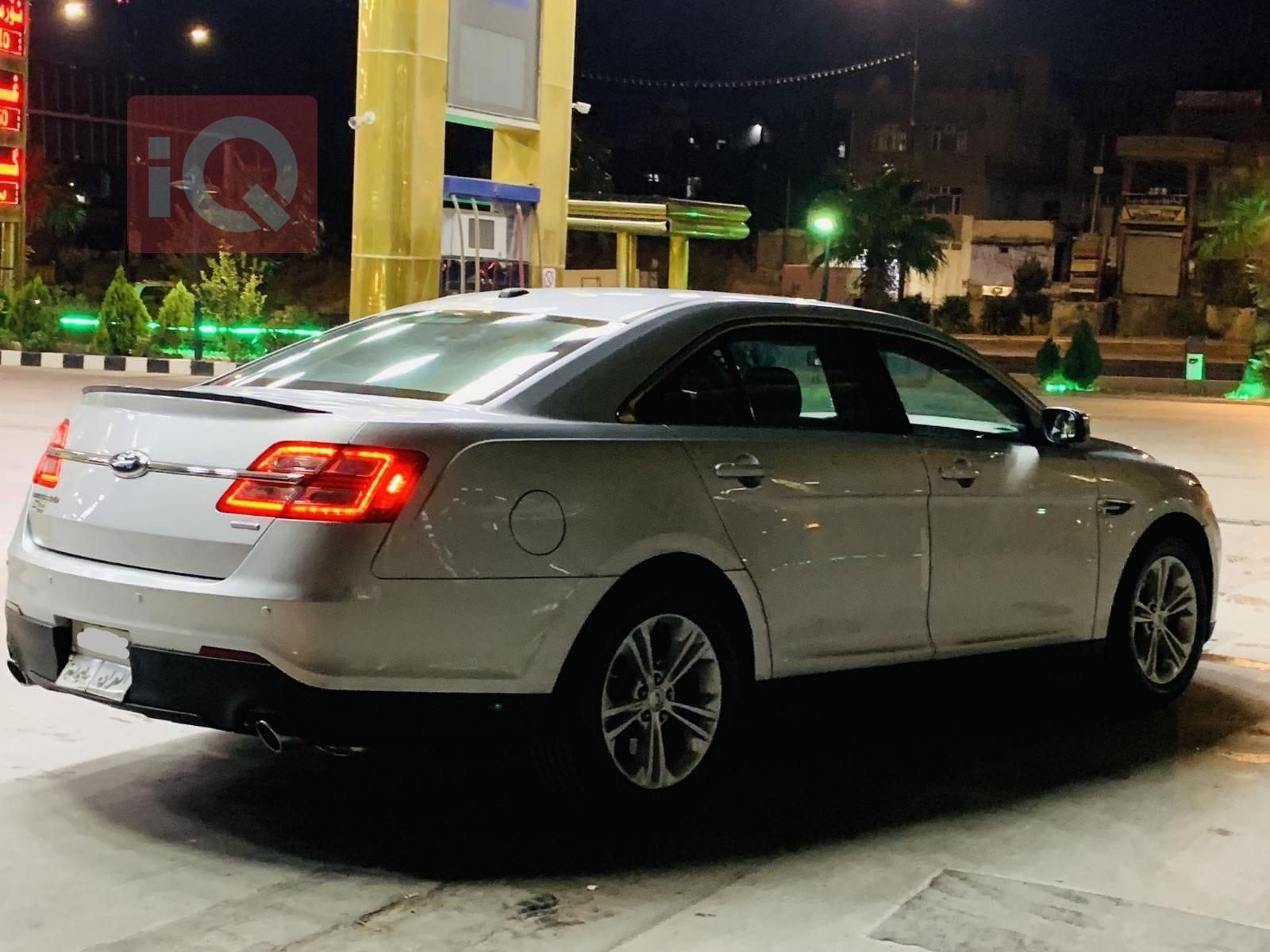 Ford Taurus